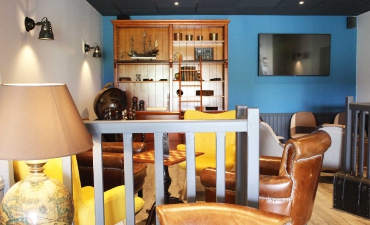 Rive Gauche Restaurant - SoCosy Bar